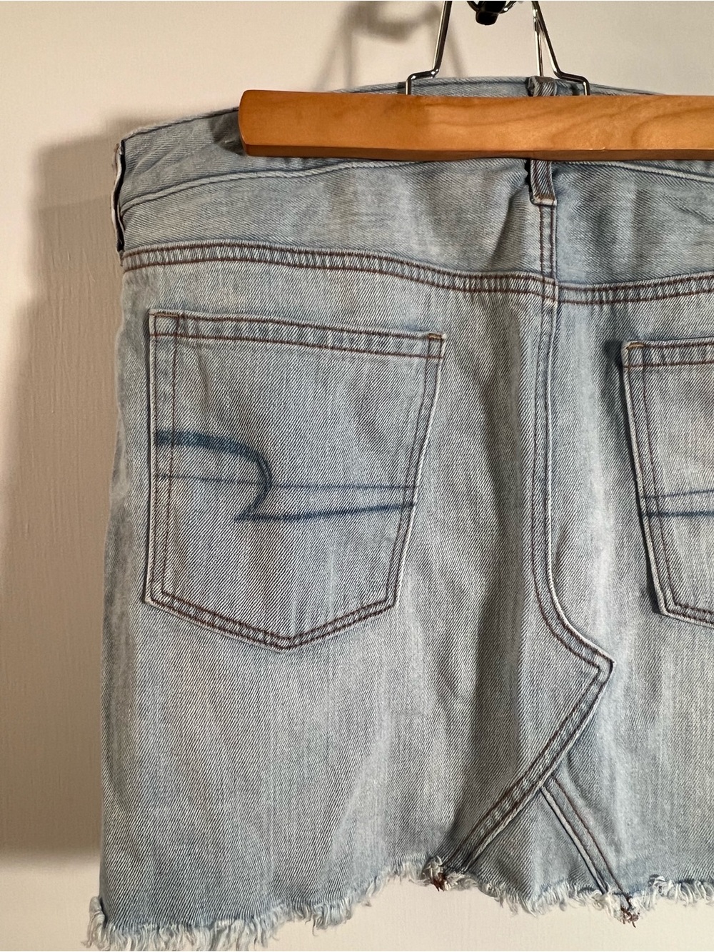 American Eagle Women’s Size 14 Denim Mini Skirt Cut Off Light Wash Distressed - Picture 7 of 10